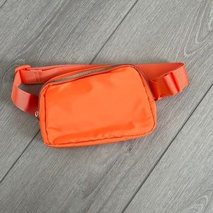 Lululemon everywhere belt bag 1L dupe